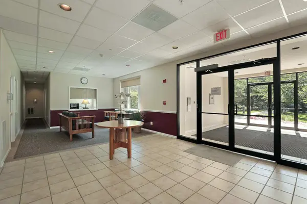 891 Central AVE #219, Highland Park, IL 60035