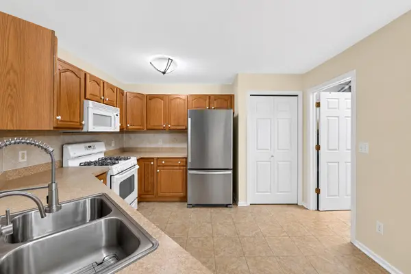 414 Greenbrier LN, Lowell, IN 46356