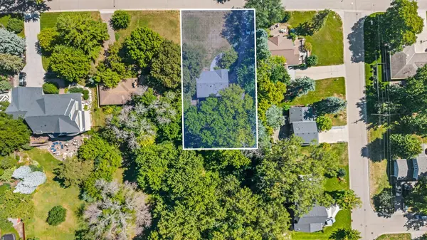 5916 Code AVE, Edina, MN 55436