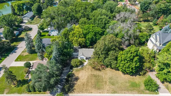 5916 Code AVE, Edina, MN 55436