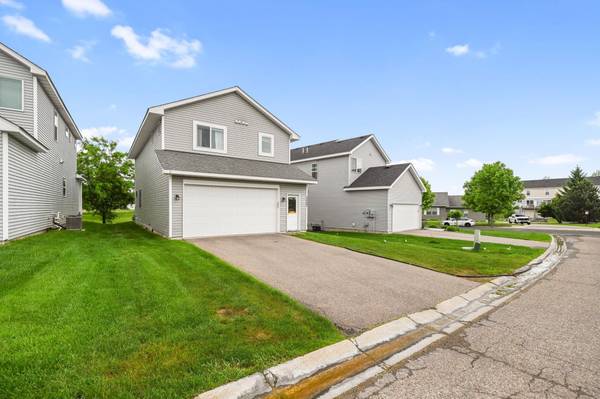 3062 Walden DR, Chaska, MN 55318
