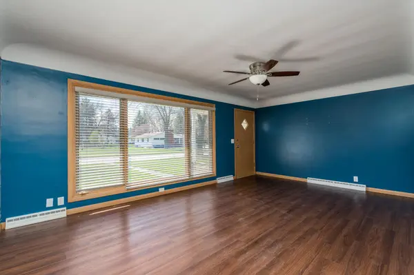 209 Hillcrest WAY, Le Sueur, MN 56058