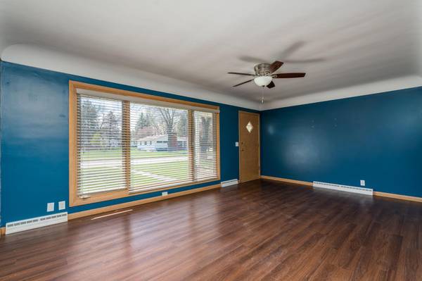 209 Hillcrest WAY, Le Sueur, MN 56058