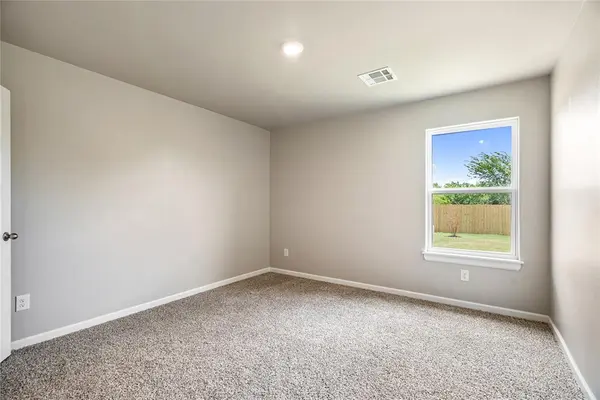 1910 Redwood LN, El Reno, OK 73036