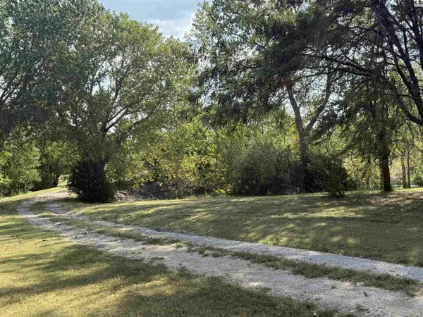 2047 18th Ave, Mcpherson, KS 67460
