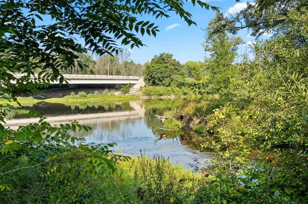 108 ROBIN LN, Oconto, WI 54153