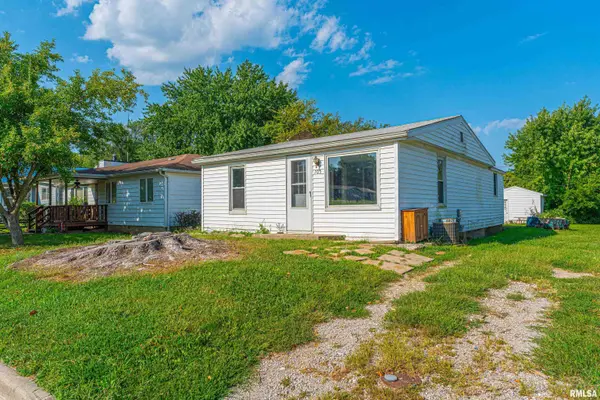 705 N ADAMS ST, Lincoln, IL 62656