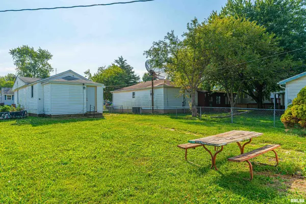 705 N ADAMS ST, Lincoln, IL 62656
