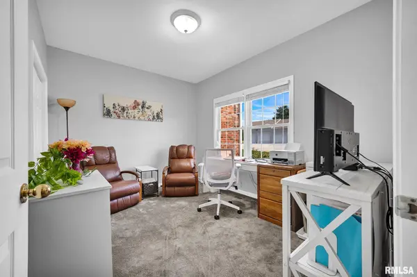 912 W TRAILCREEK DR #912, Peoria, IL 61614