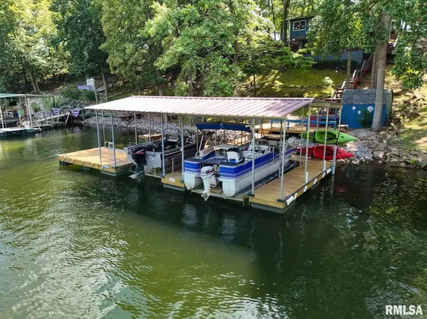 525 S LAKESHORE DR, Goreville, IL 62939