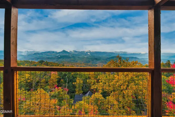 1132 Villa Overlook Way, Gatlinburg, TN 37738