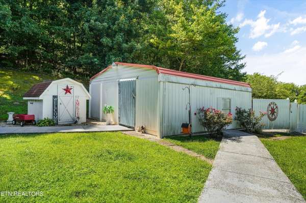 332 Rural Vale Rd, Tellico Plains, TN 37385