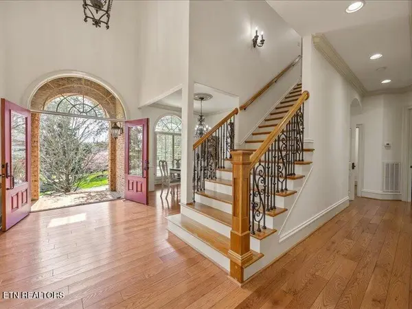 9007 Linksvue Drive, Knoxville, TN 37922