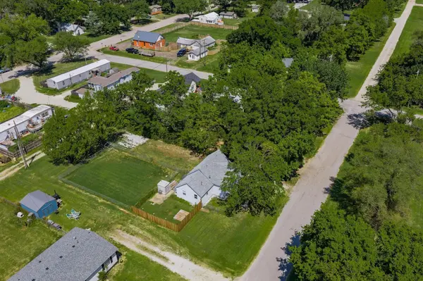 617 N Washington St, Belle Plaine, KS 67013