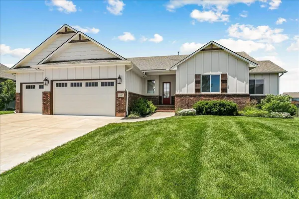 2407 N Lakeside Cir., Andover, KS 67002