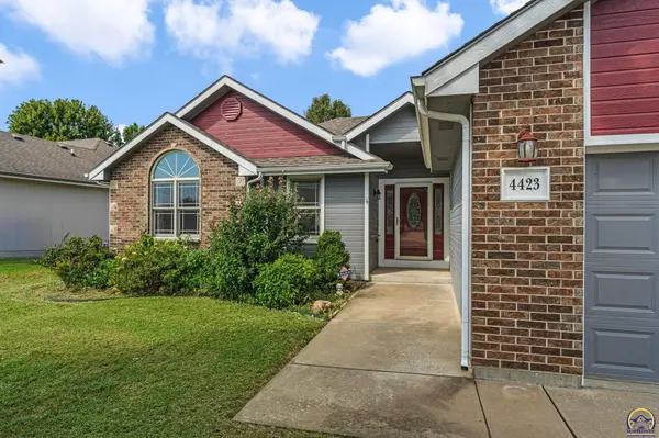 4423 SW Misty Harbor AVE, Topeka, KS 66610