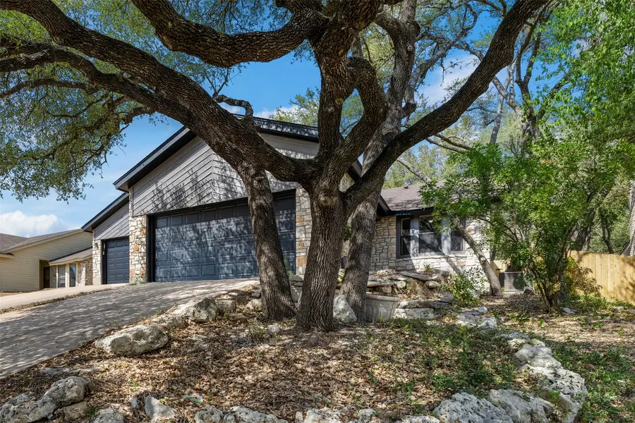 253 Mooring CIR #B, Lakeway, TX 78734