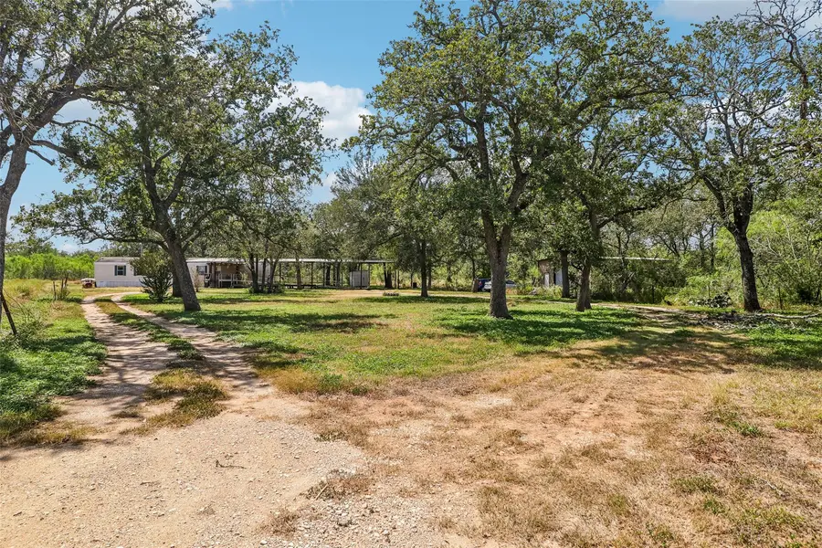716 W County Road 109 RD, Leesville, TX 78122