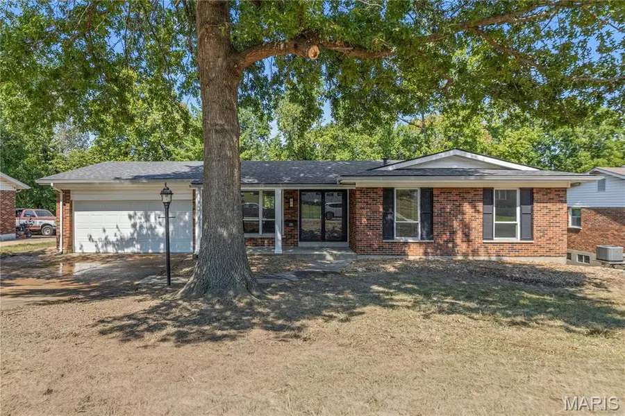 3705 Seville DR, Florissant, MO 63033