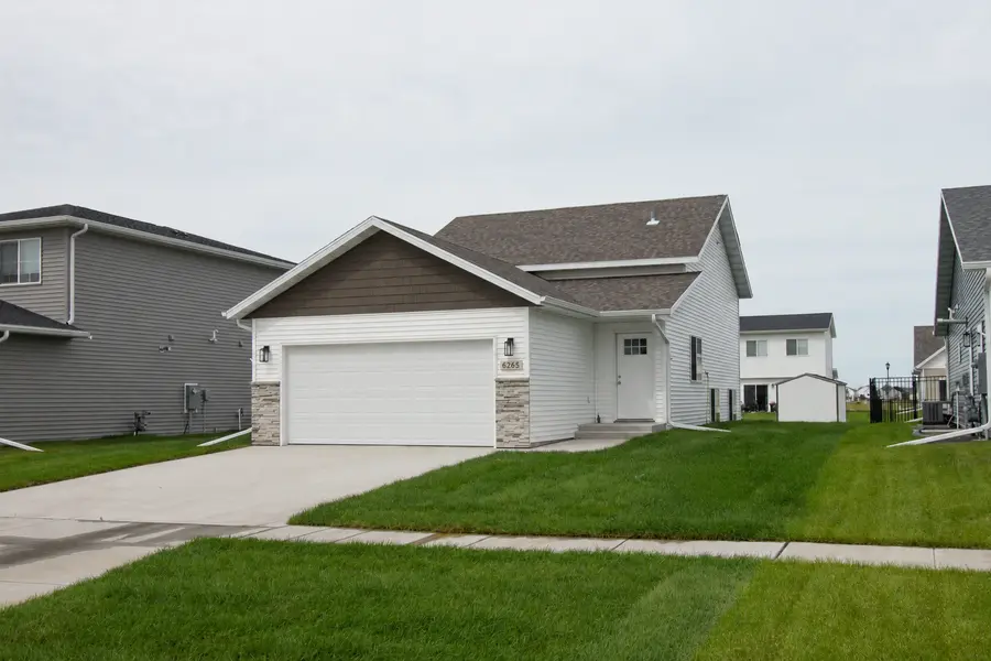 6265 86th AVE S, Horace, ND 58047