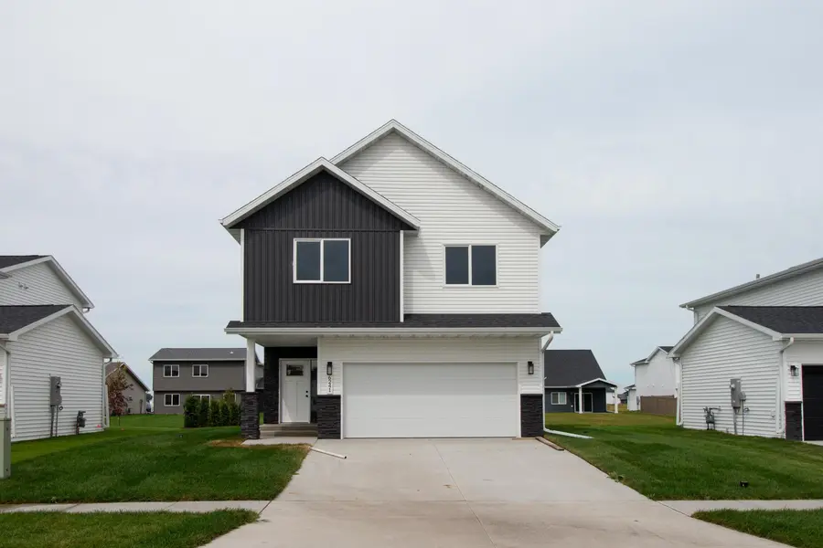 6241 86th AVE S, Horace, ND 58047