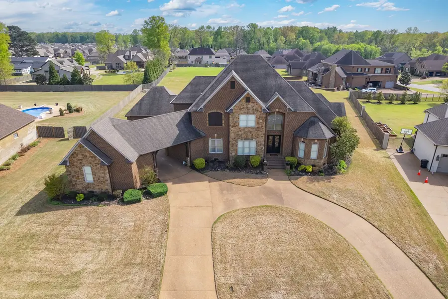 22 Arbor Ridge Cv, Jackson, TN 38305