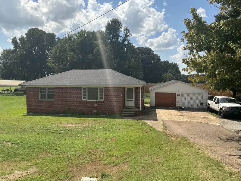 32 Humboldt Hwy, Trenton, TN 38382