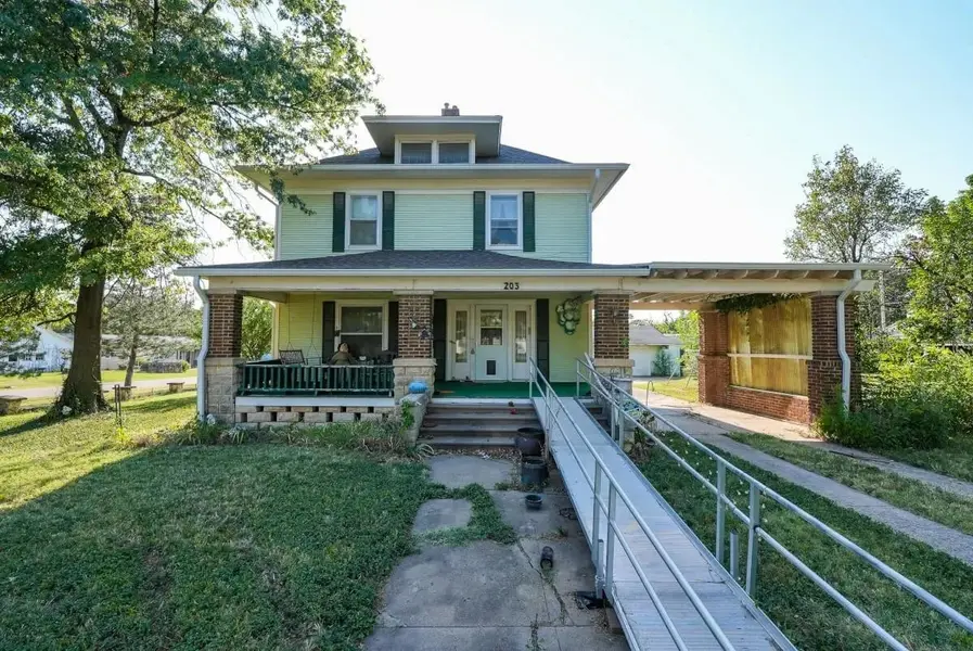 203 N 3RD ST, Towanda, KS 67144