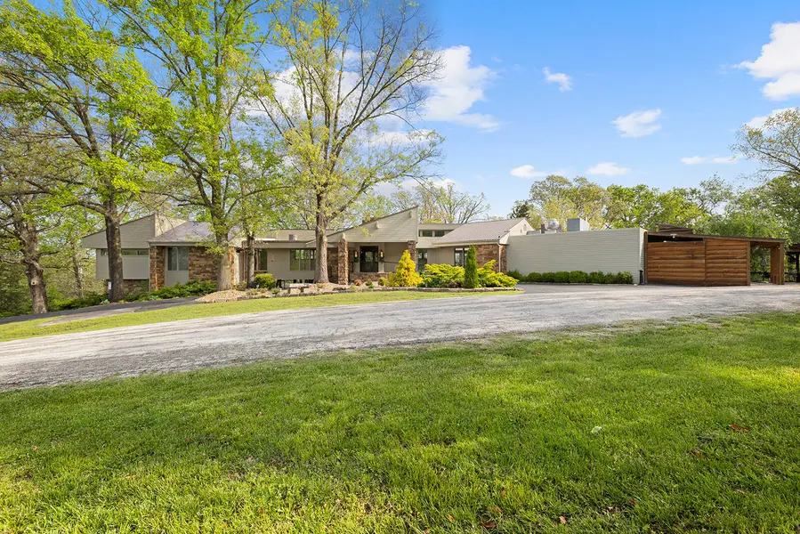381 W Guin RD, Nixa, MO 65714
