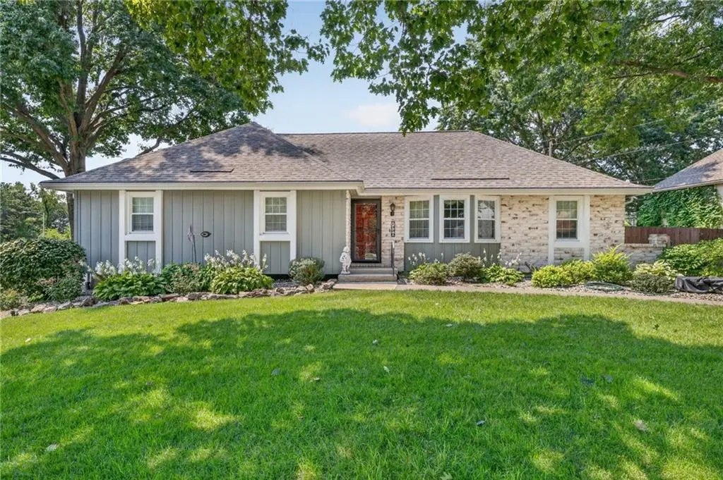 7320 N Garfield AVE, Gladstone, MO 64118