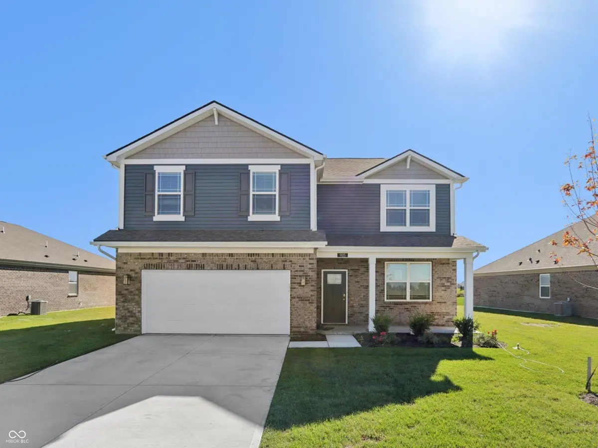 905 Saddlebrook Farms BLVD, Whiteland, IN 46184