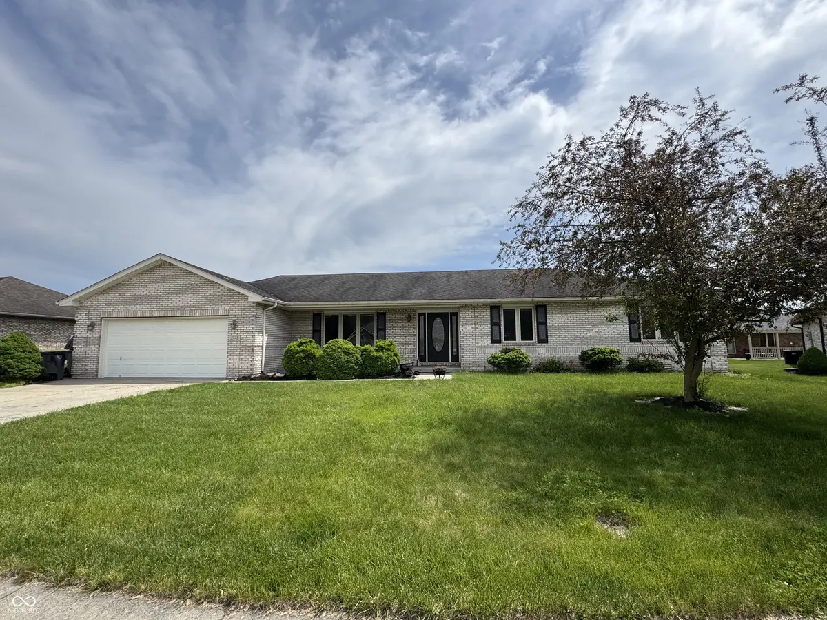 2725 Falcon CT, Seymour, IN 47274