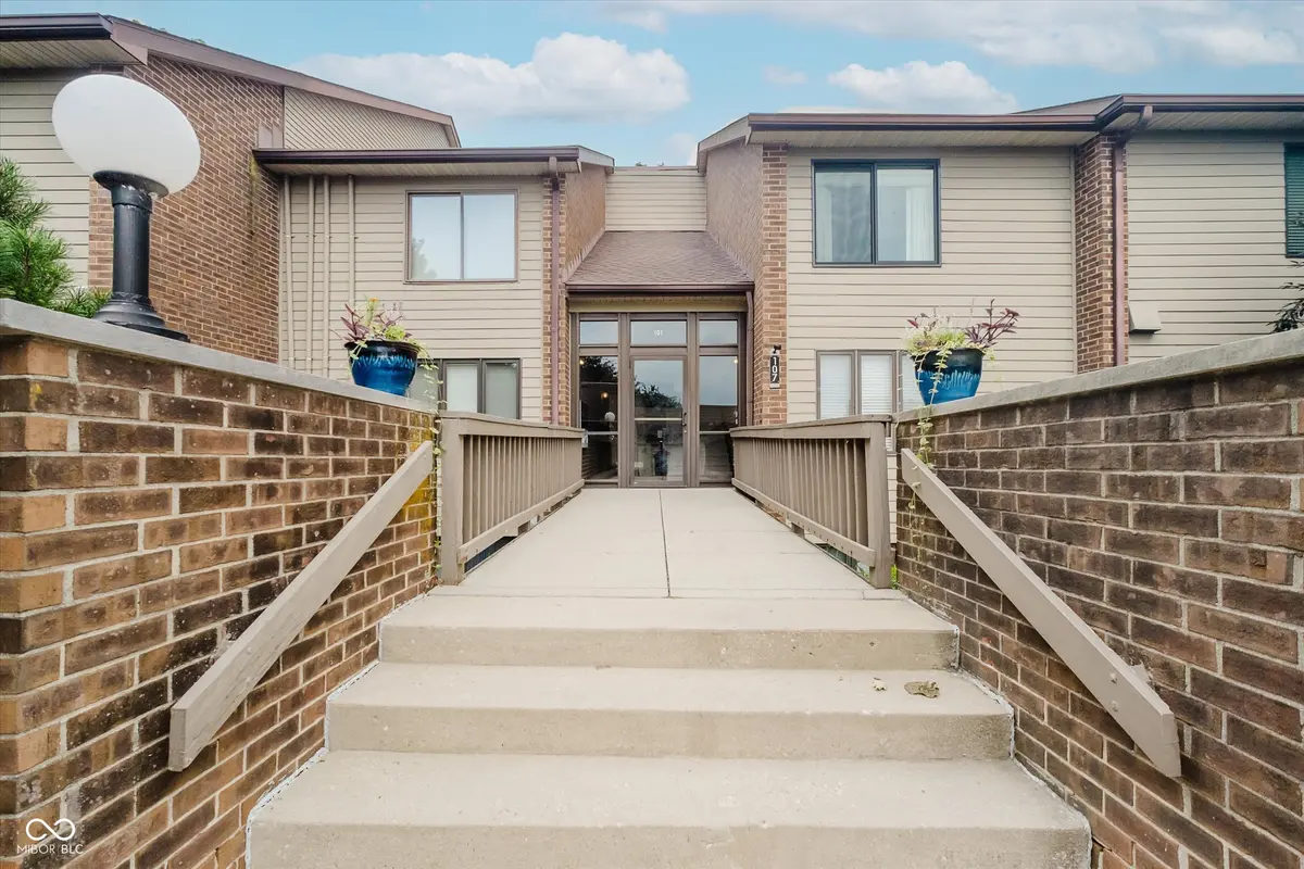 107 Knoll CT #A, Noblesville, IN 46062