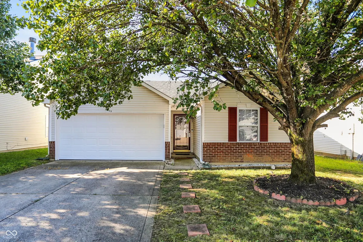 73 Winterwood DR, Greenwood, IN 46143