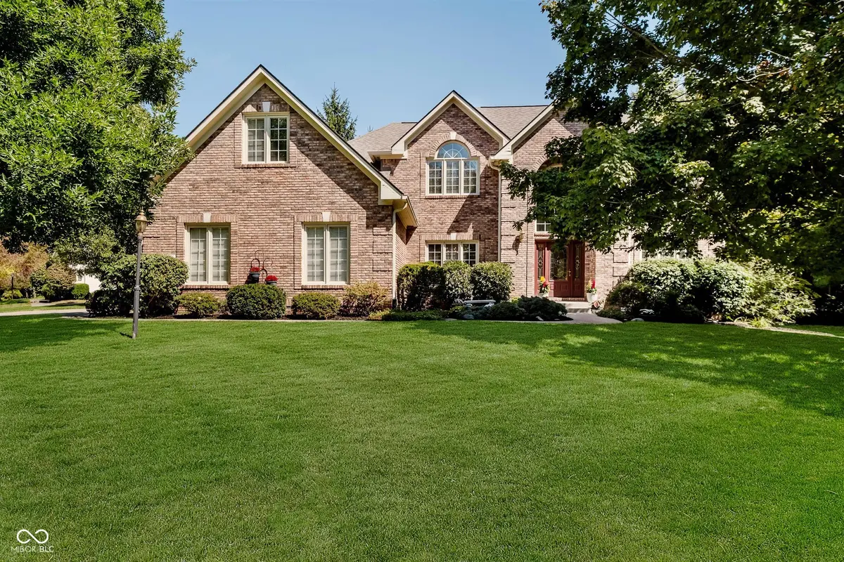 4827 Woods Edge DR, Zionsville, IN 46077