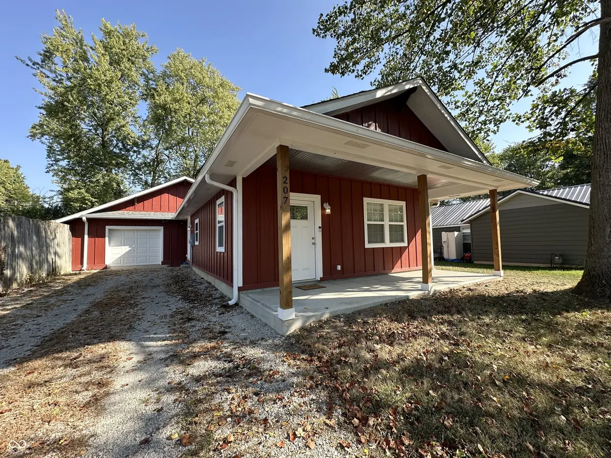 207 E College ST, Bainbridge, IN 46105