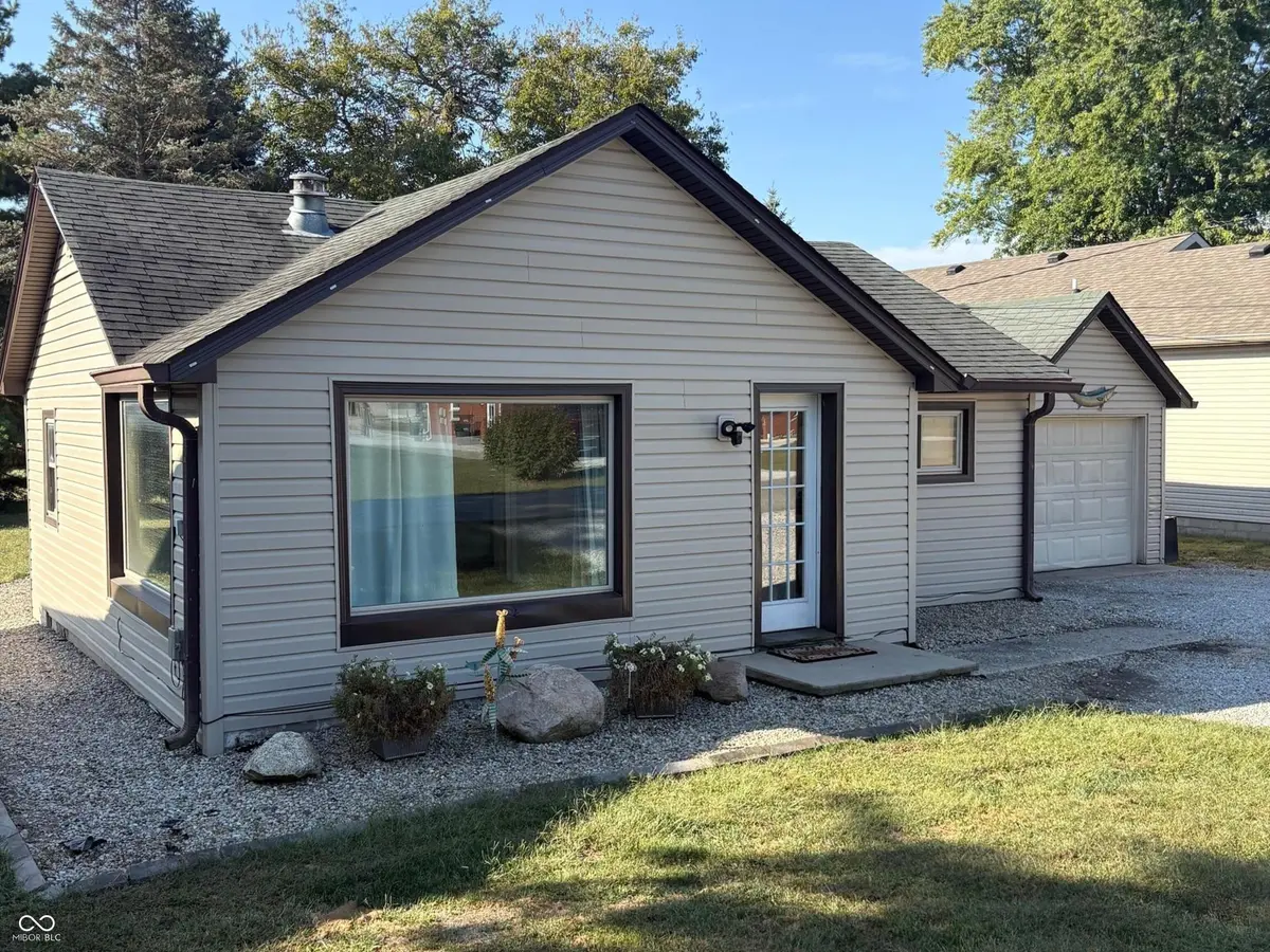 453 Michigan ST, Clayton, IN 46118