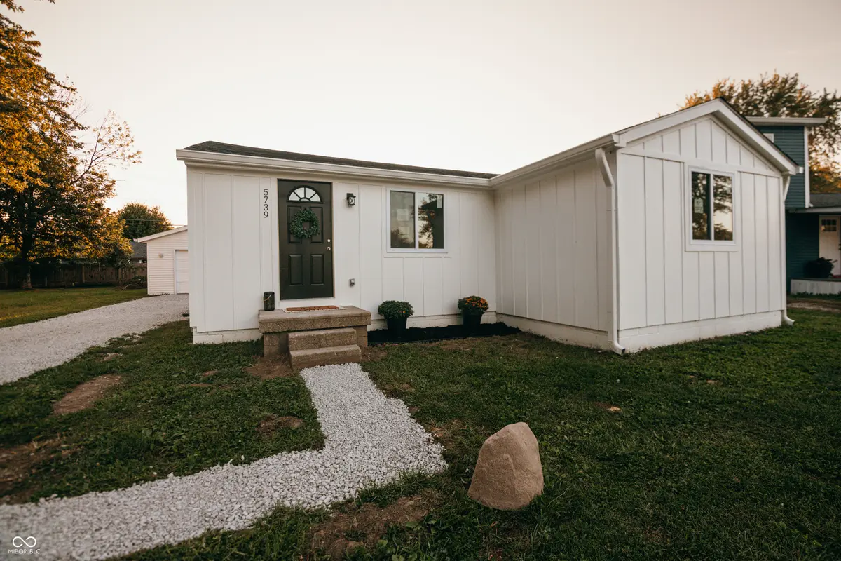 5739 N Clover Maple DR, Fairland, IN 46126