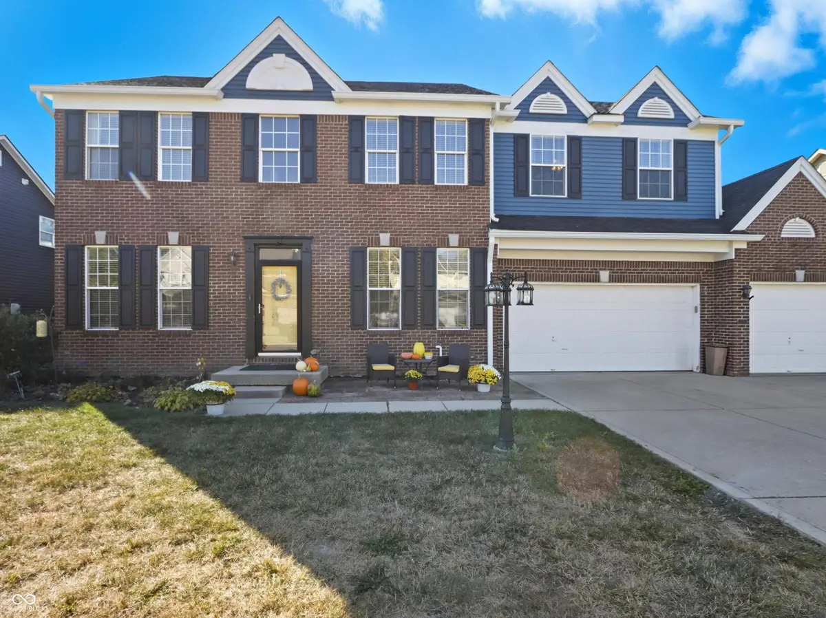 15 W Woodsage CT, Westfield, IN 46074