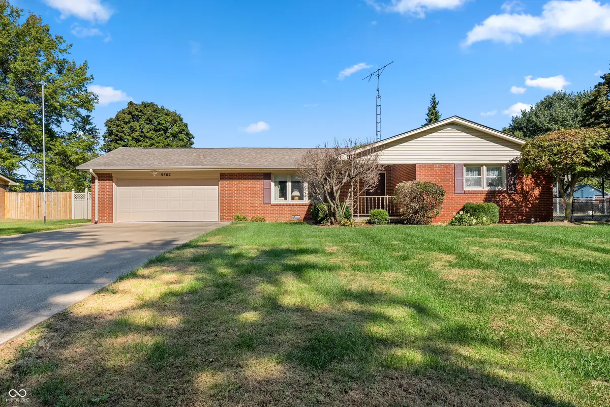 5502 E Karlsway DR, Columbus, IN 47201