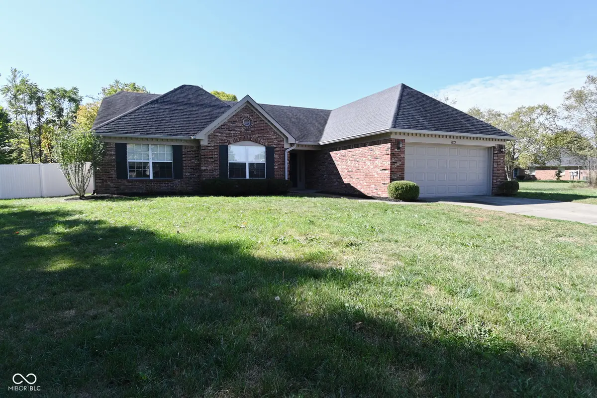 202 Sugar Bush LN S, Brownsburg, IN 46112