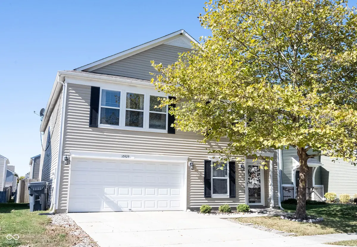 10929 Woods DR, Ingalls, IN 46048
