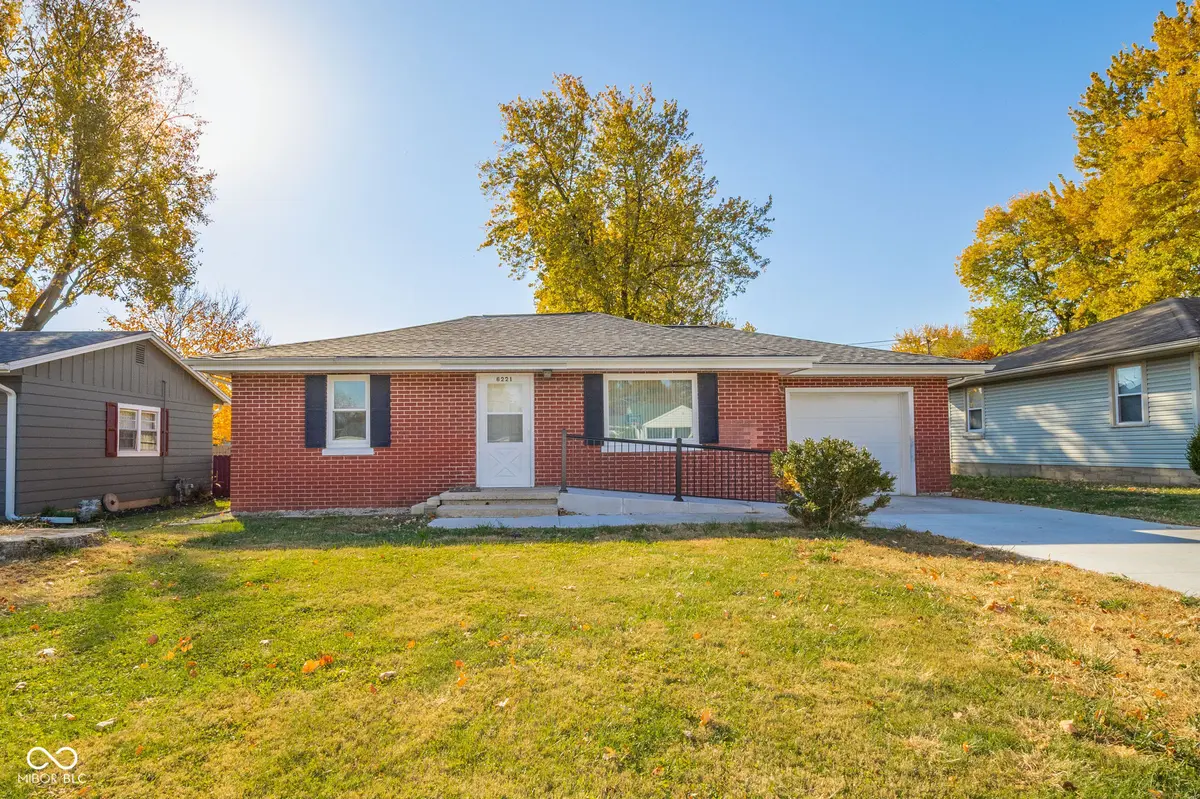 6221 W Penrod RD, Muncie, IN 47304