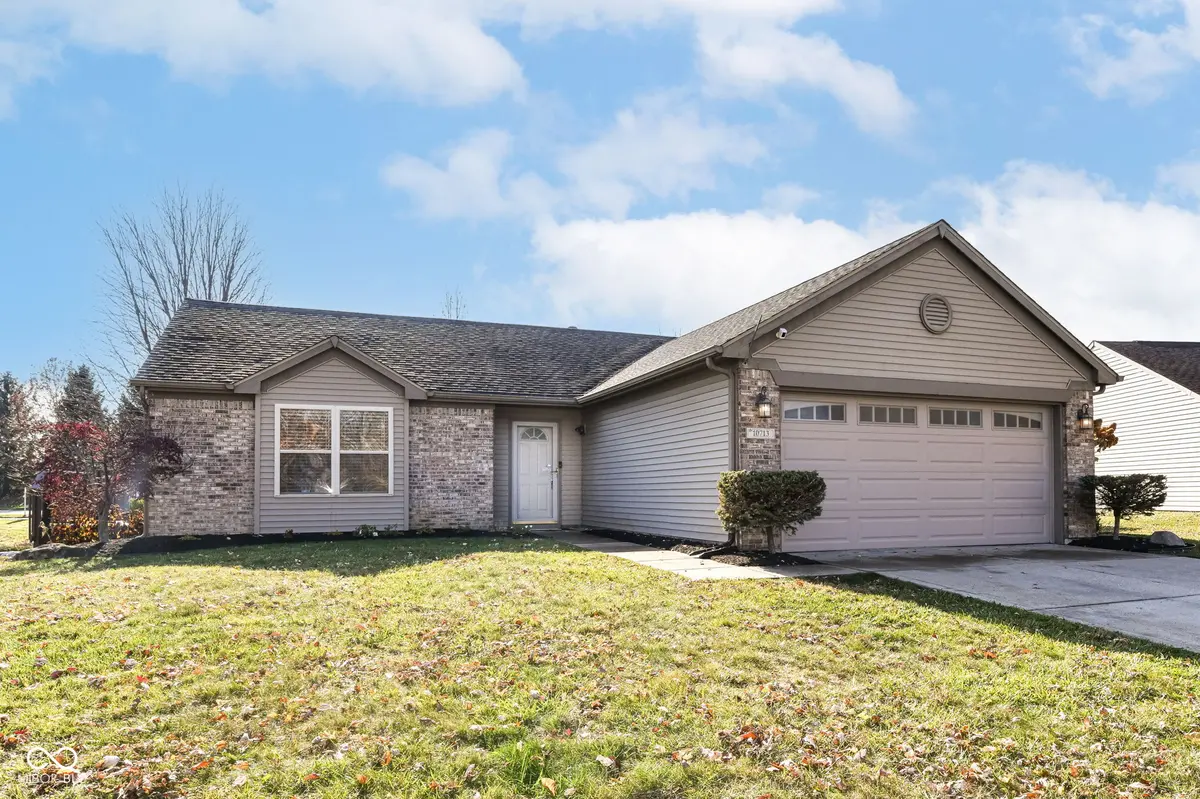 10713 Summerwood LN, Fishers, IN 46038