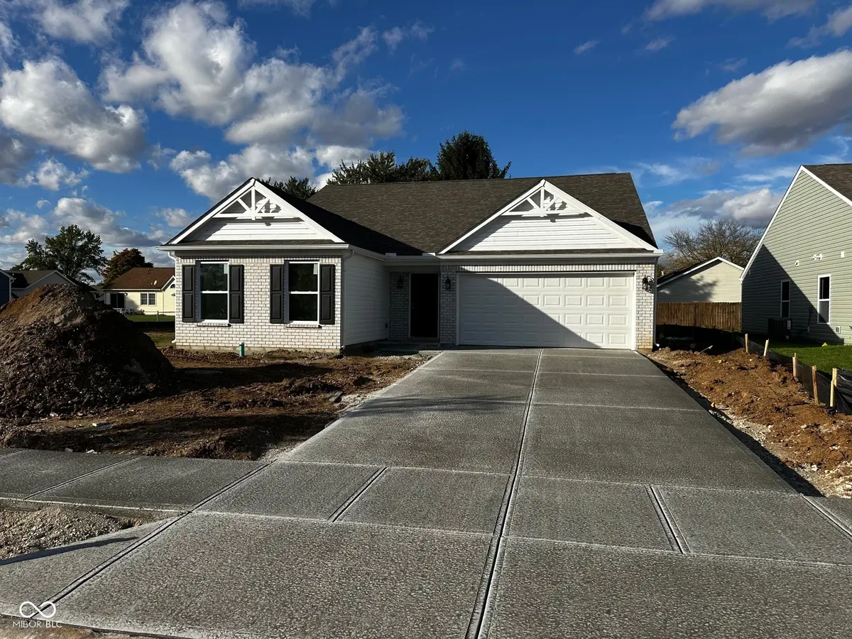 3748 Berkdale DR, Columbus, IN 47203