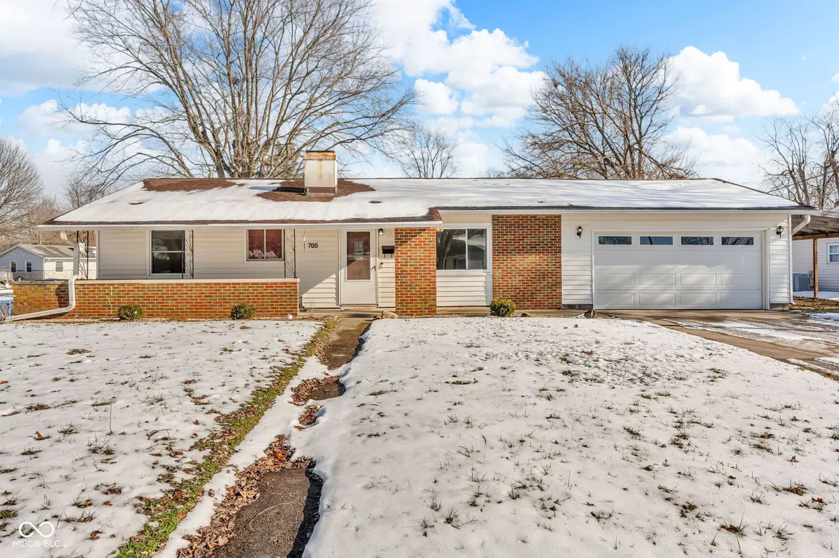 705 Hanover DR, Whiteland, IN 46184