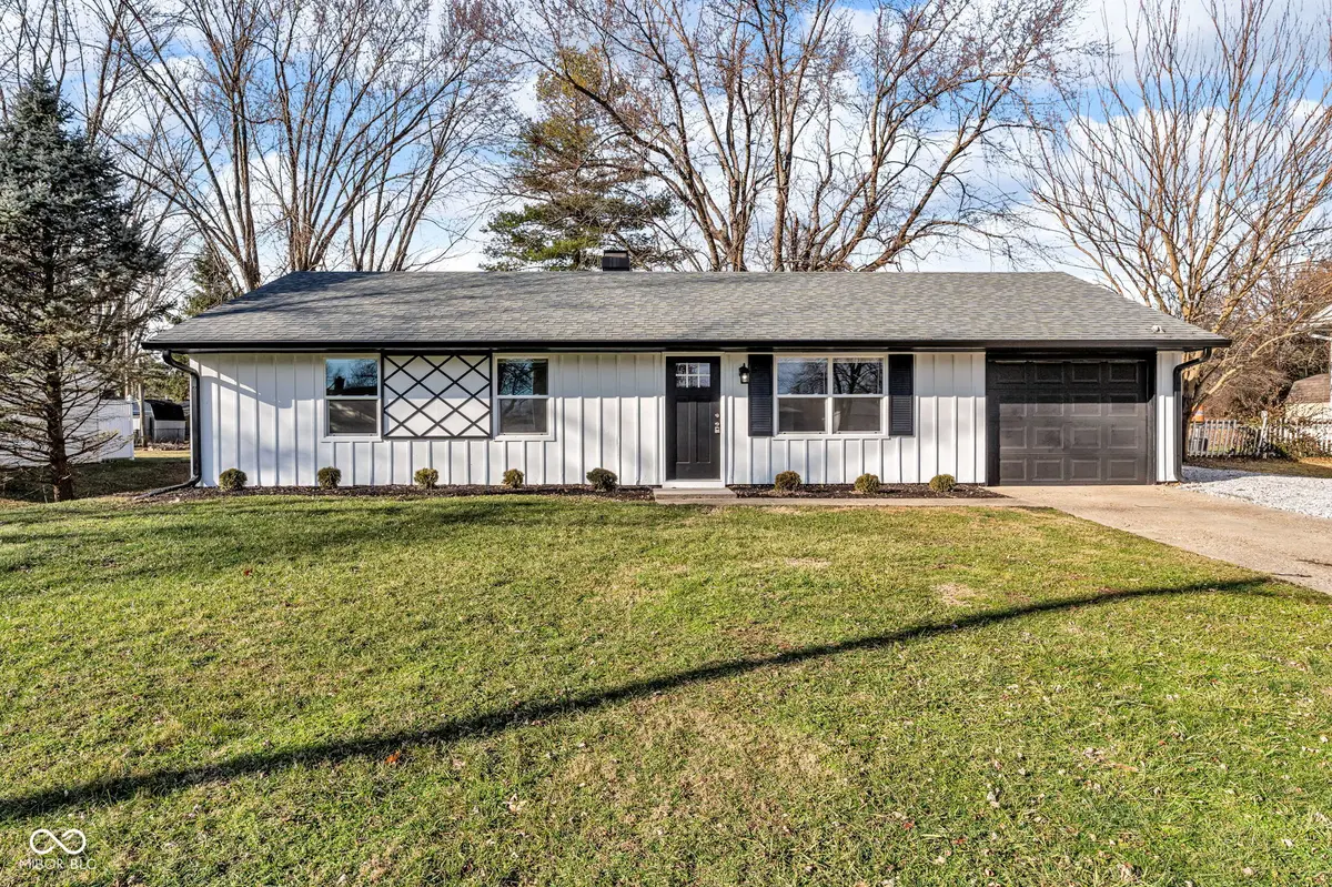 1144 Cherryfield LN, Greenwood, IN 46142