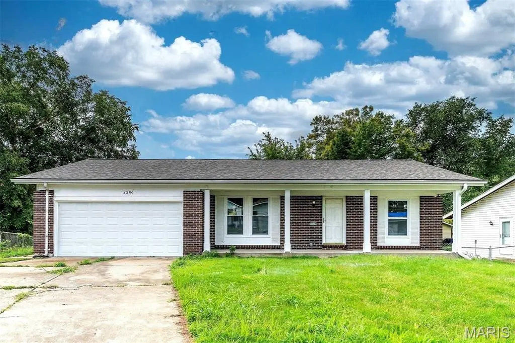 2206 Outlook DR, St Louis, MO 63136