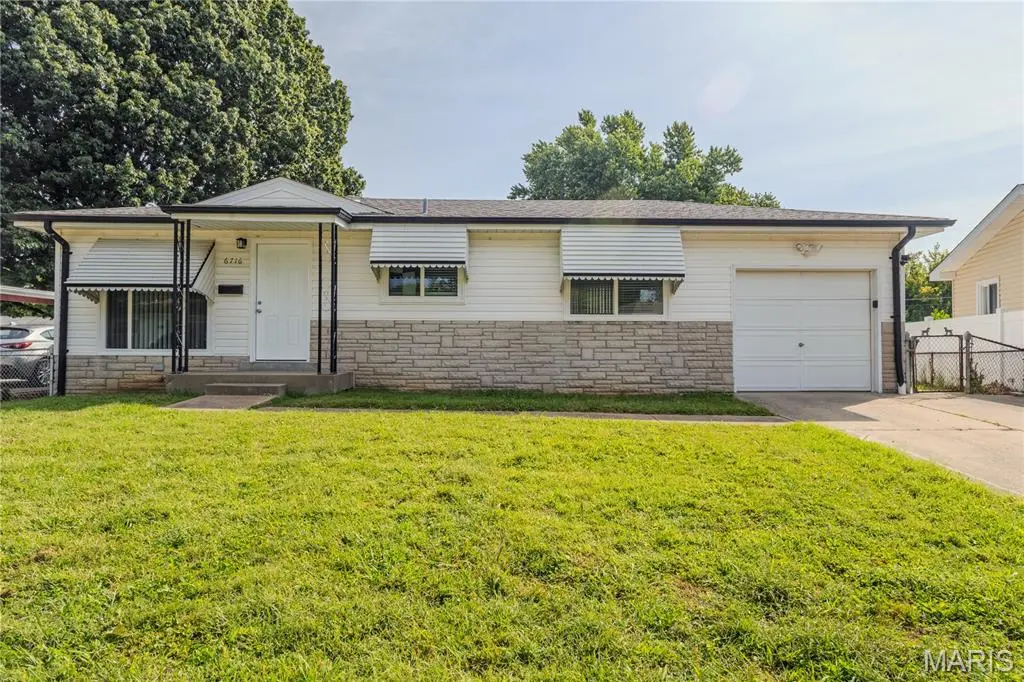 6716 Lightwood DR, Hazelwood, MO 63042