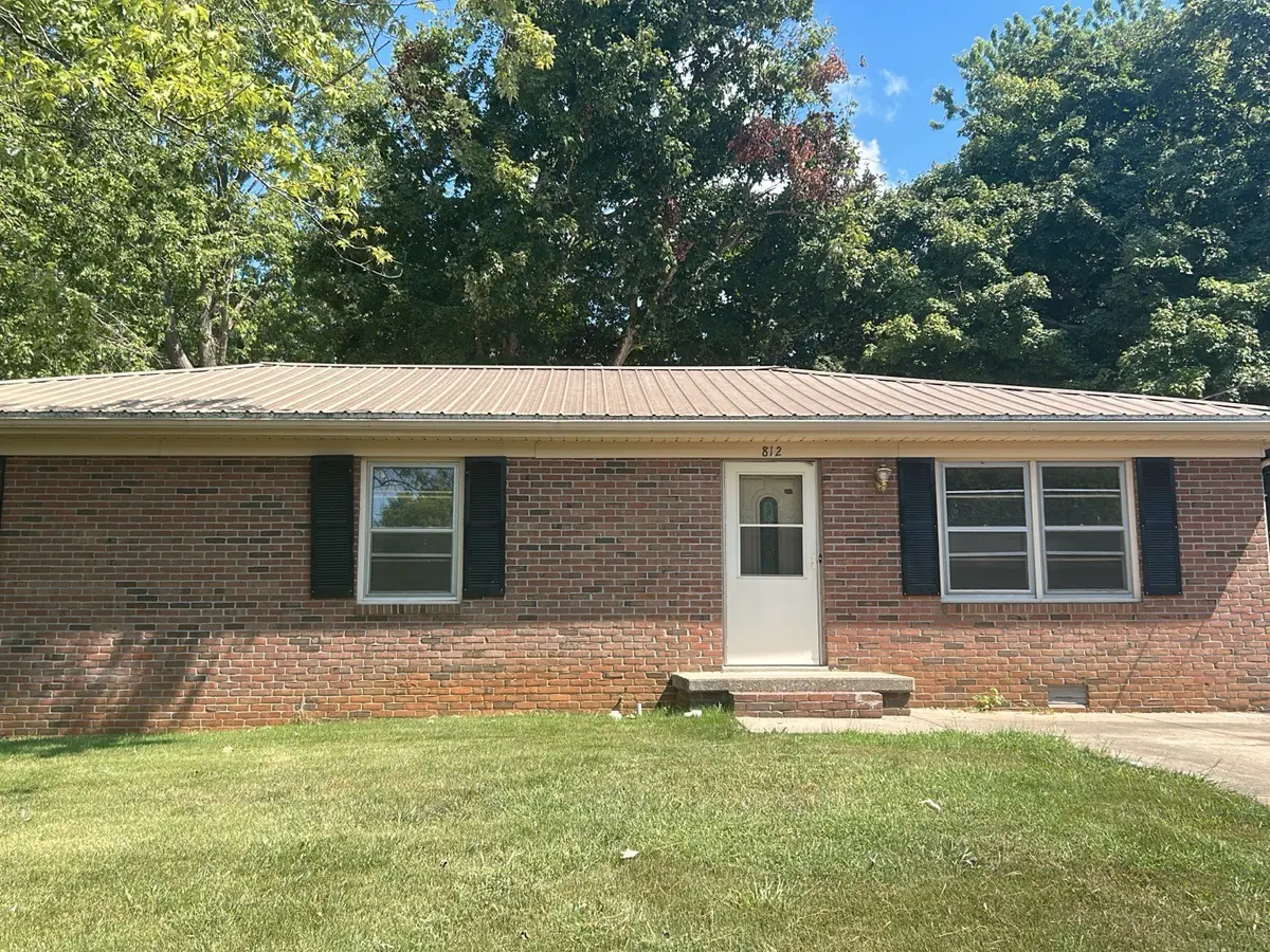 812 Springmont Dr, Hopkinsville, KY 42240